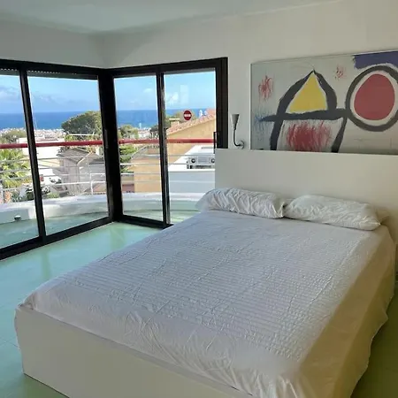Iconic Overlooking Villa Sitges