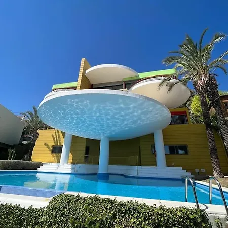Villa Iconic Overlooking